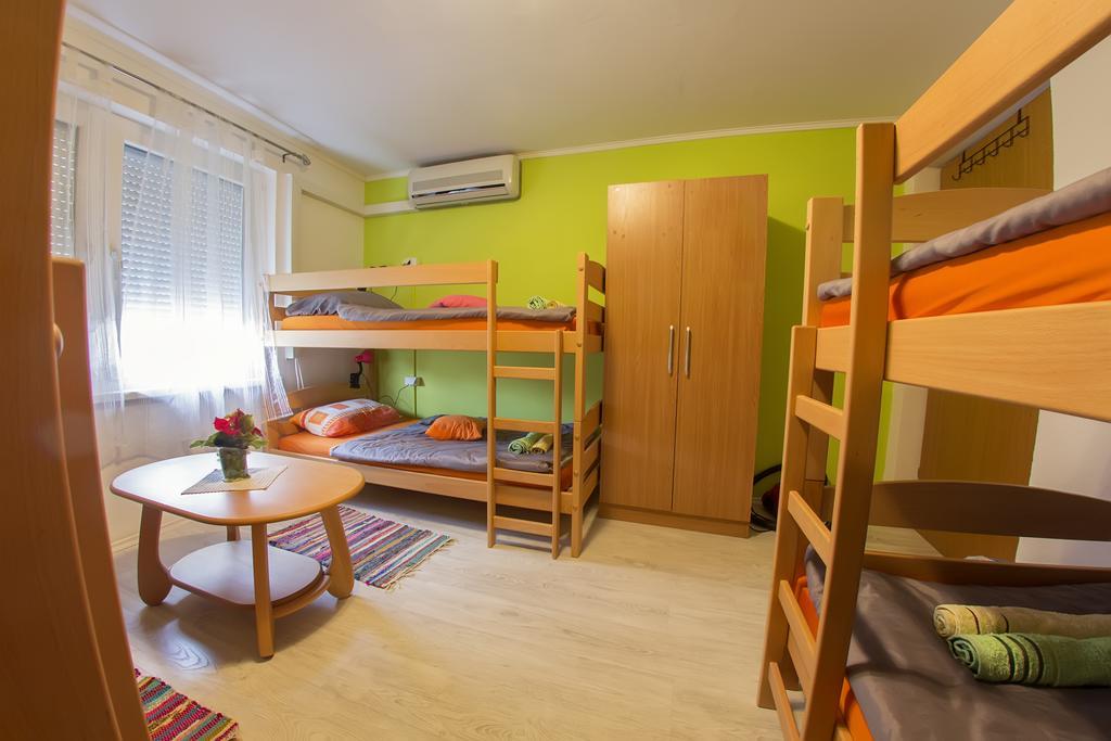 מוסטר Guesthouse Adi מראה חיצוני תמונה