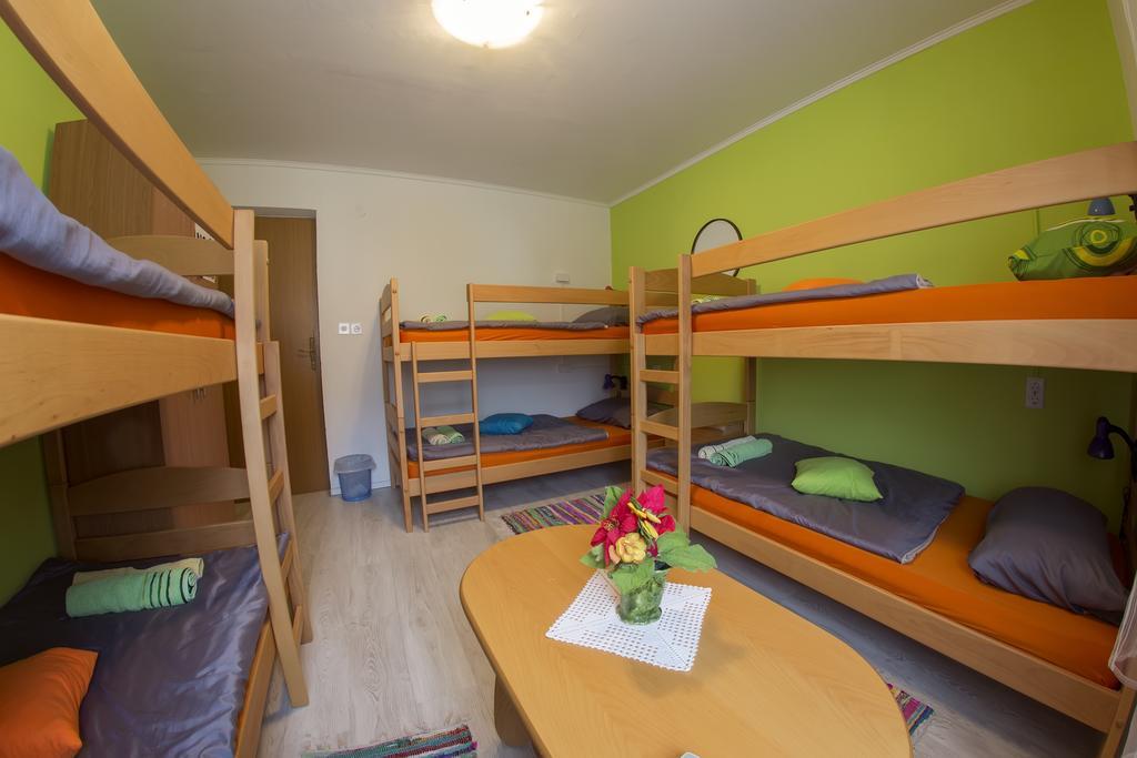 מוסטר Guesthouse Adi מראה חיצוני תמונה