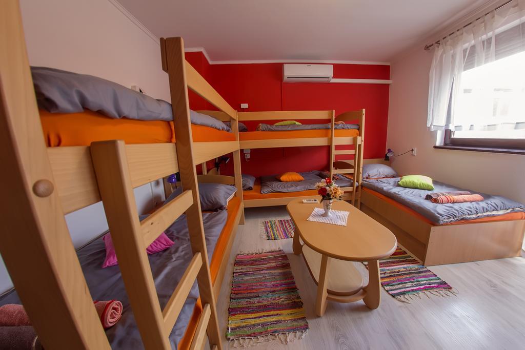 מוסטר Guesthouse Adi מראה חיצוני תמונה