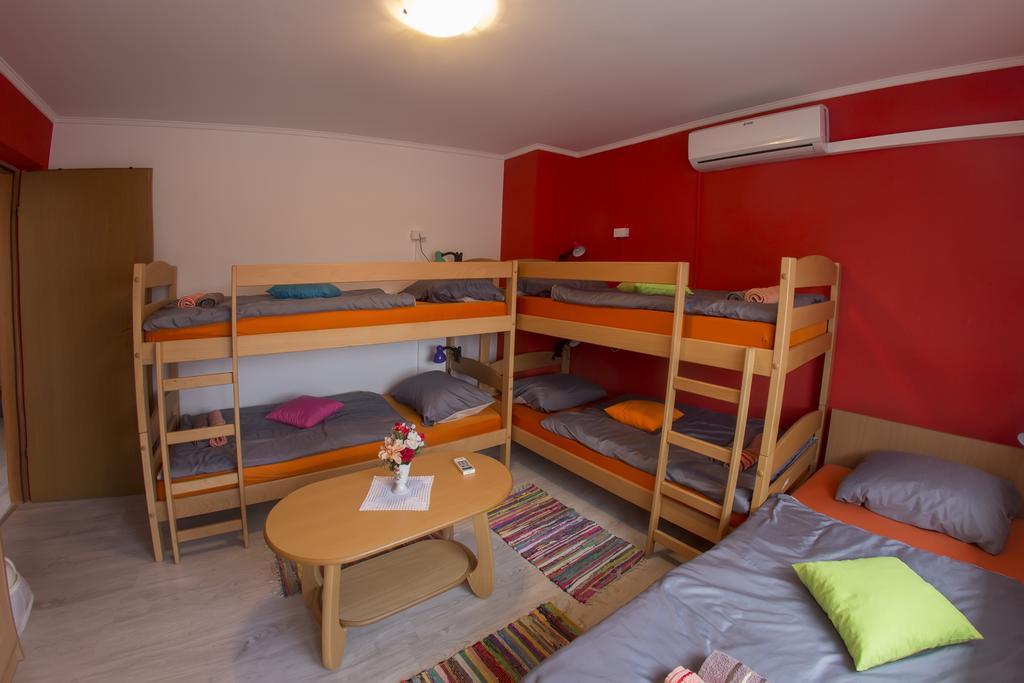 מוסטר Guesthouse Adi מראה חיצוני תמונה