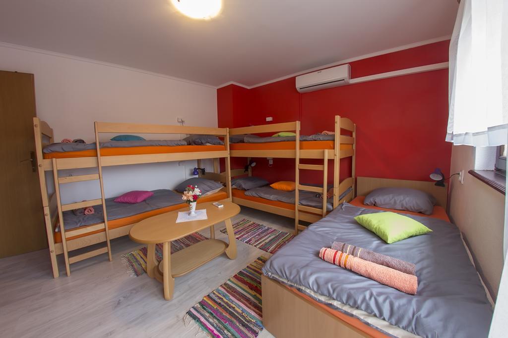 מוסטר Guesthouse Adi מראה חיצוני תמונה