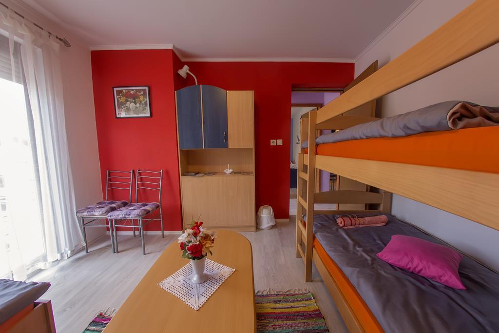 מוסטר Guesthouse Adi מראה חיצוני תמונה