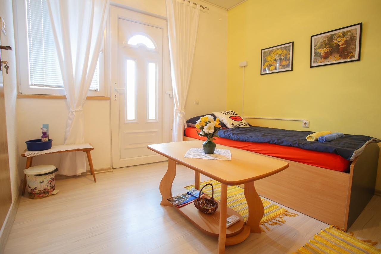 מוסטר Guesthouse Adi מראה חיצוני תמונה