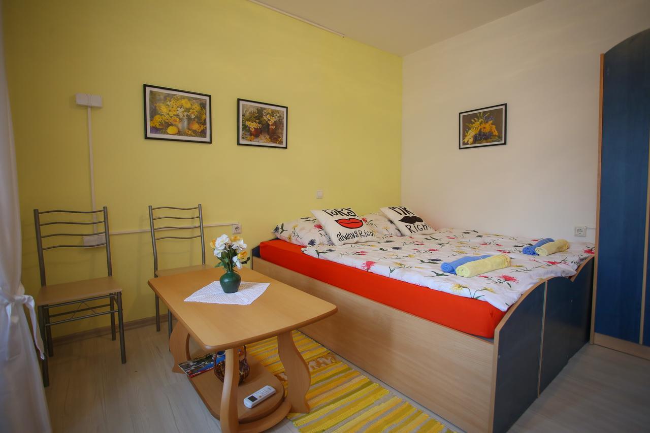 מוסטר Guesthouse Adi מראה חיצוני תמונה