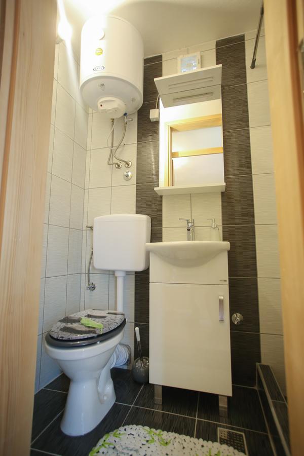 מוסטר Guesthouse Adi מראה חיצוני תמונה