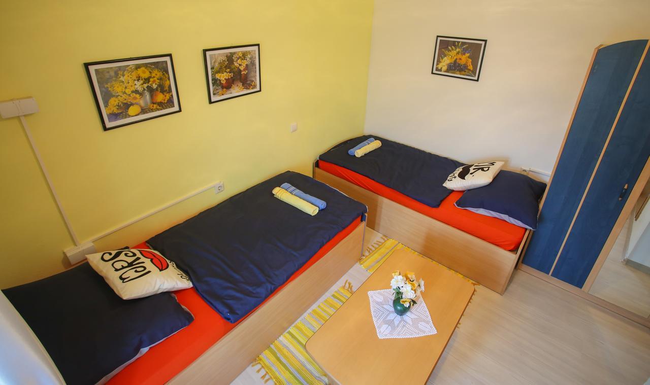 מוסטר Guesthouse Adi מראה חיצוני תמונה